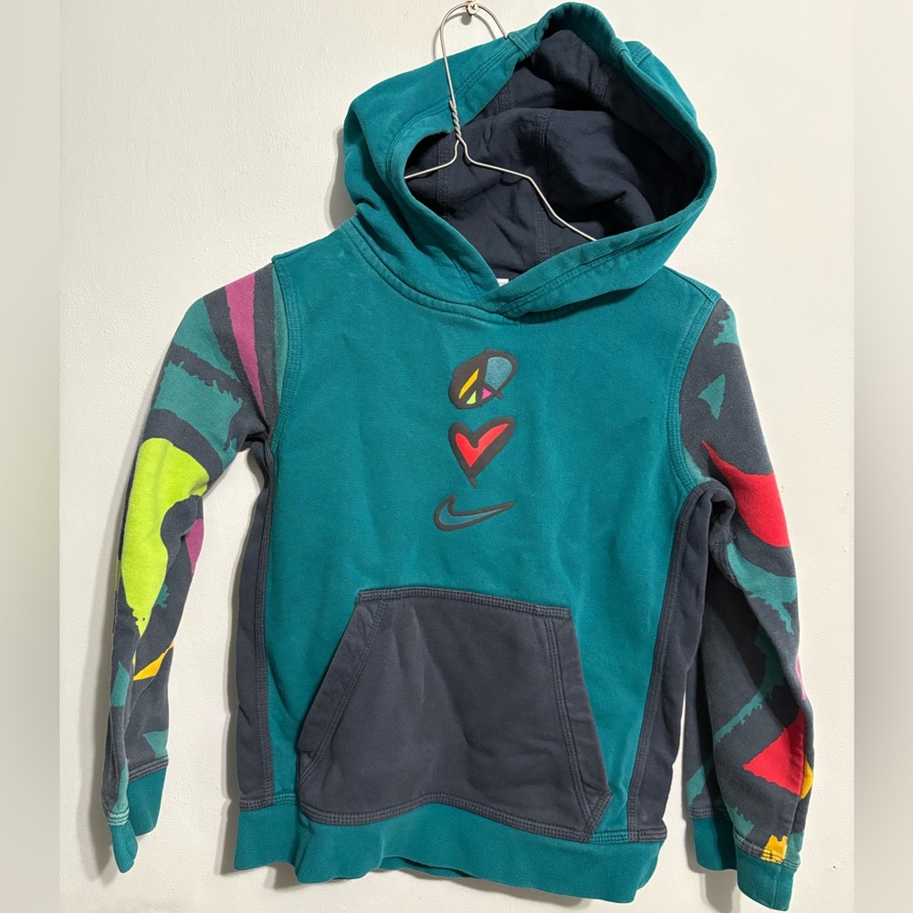 Nike brand hooded pullover sweatshirt boys size small